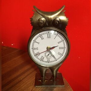 Pier 1 owl clock battery-powered